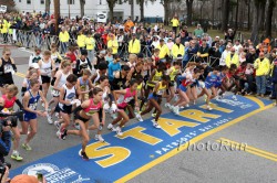 The elite women are starting their race in Boston. © www.PhotoRun.net