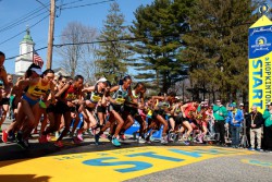 The start of the women's race in Hopkinton. © www.PhotoRun.net