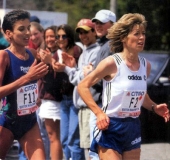 1994 Boston Marathon: together with Elana Meyer I try to stay relaxed while running through the Newton Hills. © Adidas