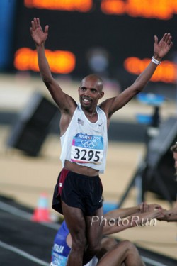 Meb after winning his silver medal in Athens 2004. © www.PhotoRun.net