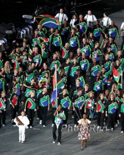 Flag bearer Caster Semenya and the  2012 South African team. © www.PhotoRun.net