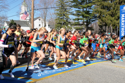 The start of the women's race in Hopkinton. © www.PhotoRun.net